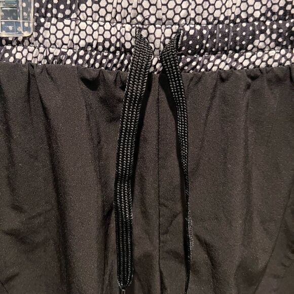 Danskin Now Dricare black and white athletic shorts size large 12/14 - Picture 5 of 10